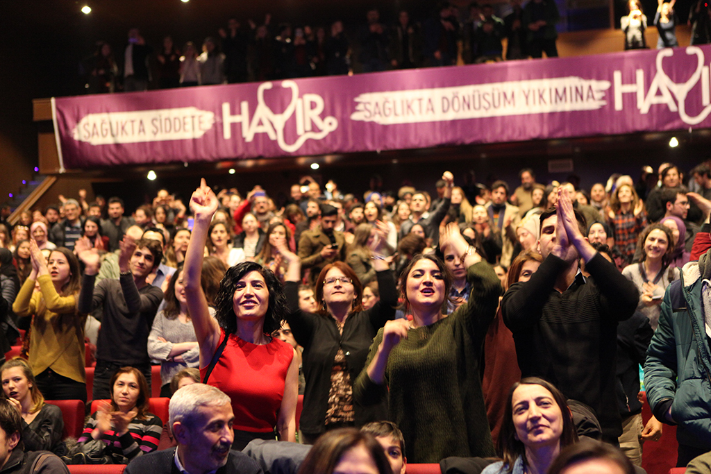 Hekimler ve Sağlık Çalışanlarından Umut ve Coşku Dolu Yürüyüş