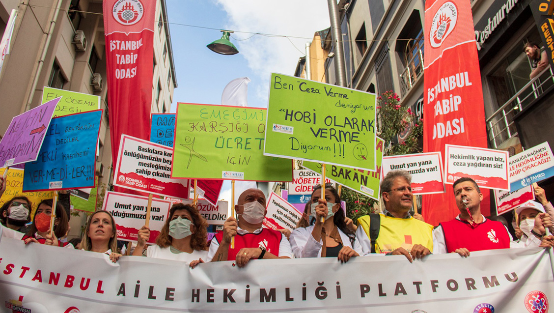 İstanbul Aile Hekimliği Platformu’ndan Basın Açıklaması: Ceza Yönetmeliği Geri Çekilsin!