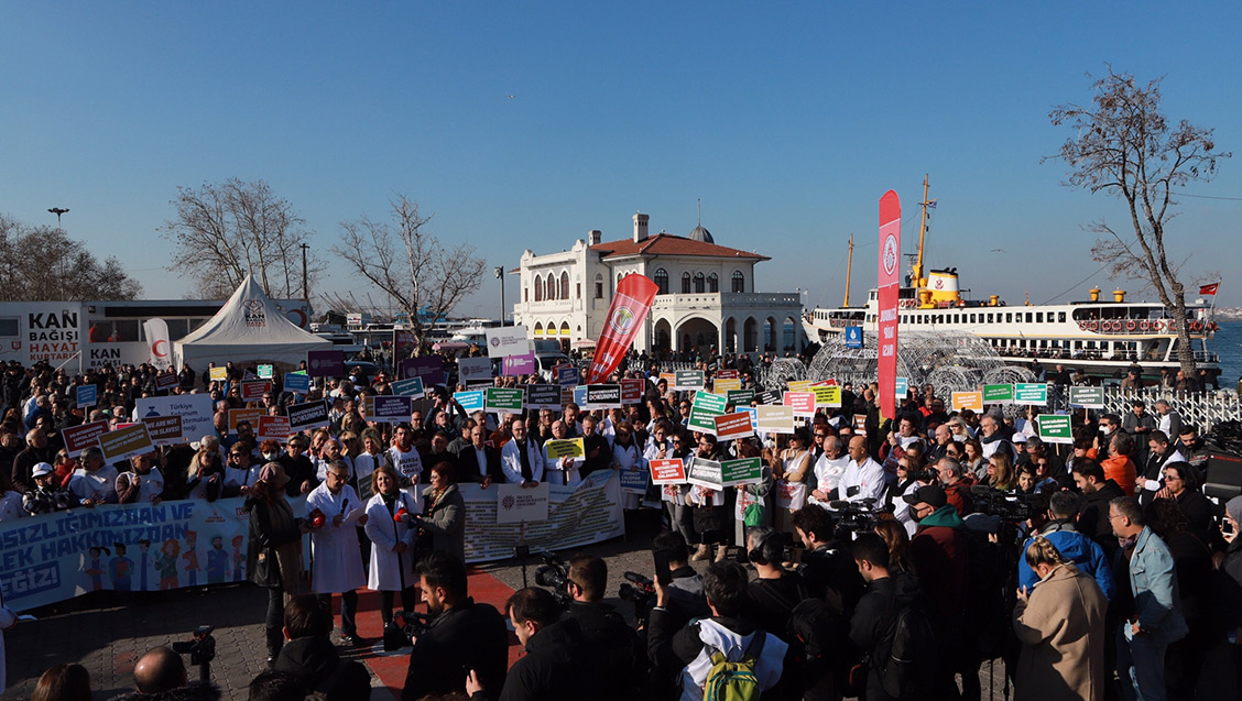 Medipol Yönetmeliği'ne Karşı Büyük Hekim Buluşması Kadıköy'deydi