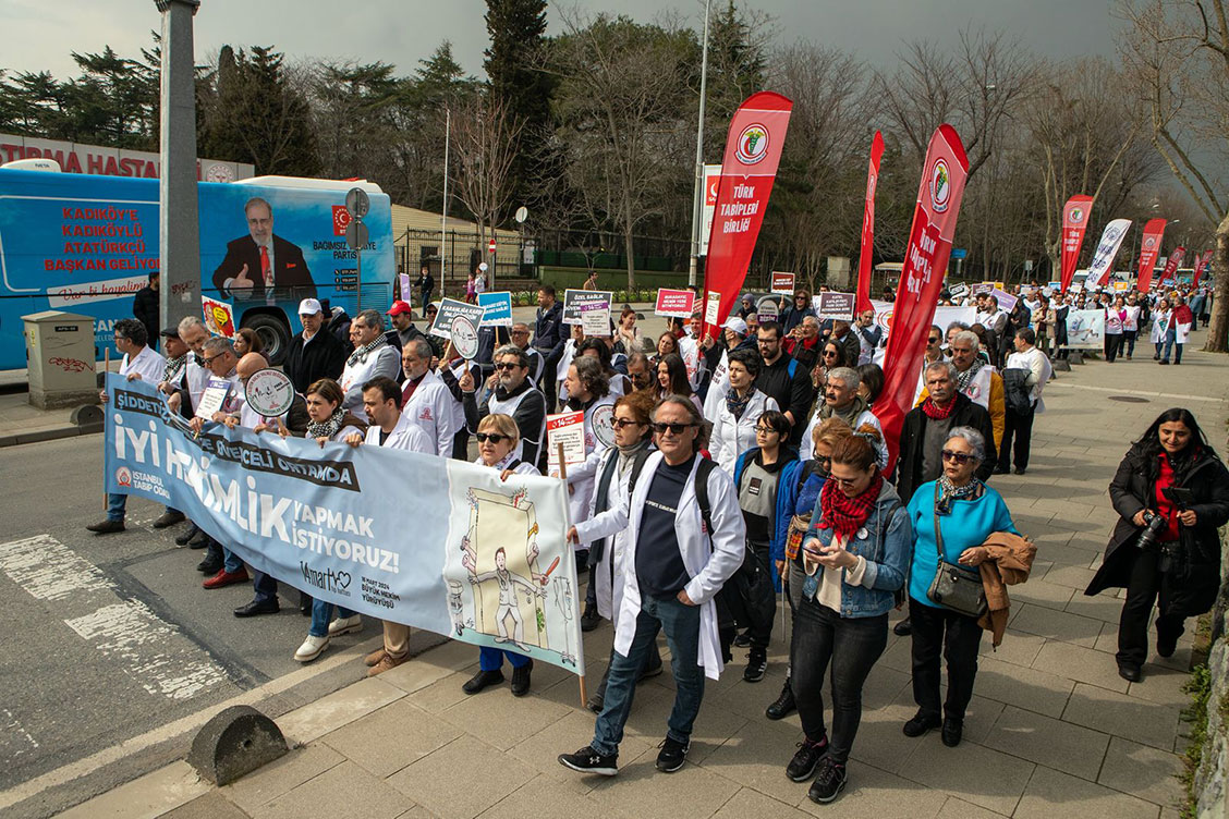 TTB ve İstanbul Tabip Odası’nın Çağrısıyla Büyük Hekim Yürüyüşü Yapıldı