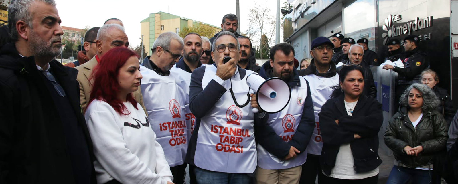 Özel Okmeydanı Hastanesi’nde İşten Çıkarılan Sağlık Emekçilerinin Yanındayız!