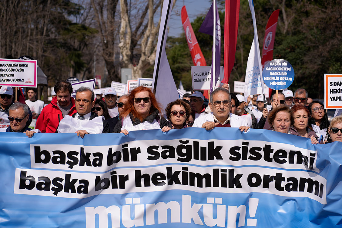 14 Mart Tıp Haftası Kapsamında İstanbul’da Geleneksel Büyük Hekim Yürüyüşümüzü Gerçekleştirdik: Başka Bir Sağlık Sistemi Mümkün!