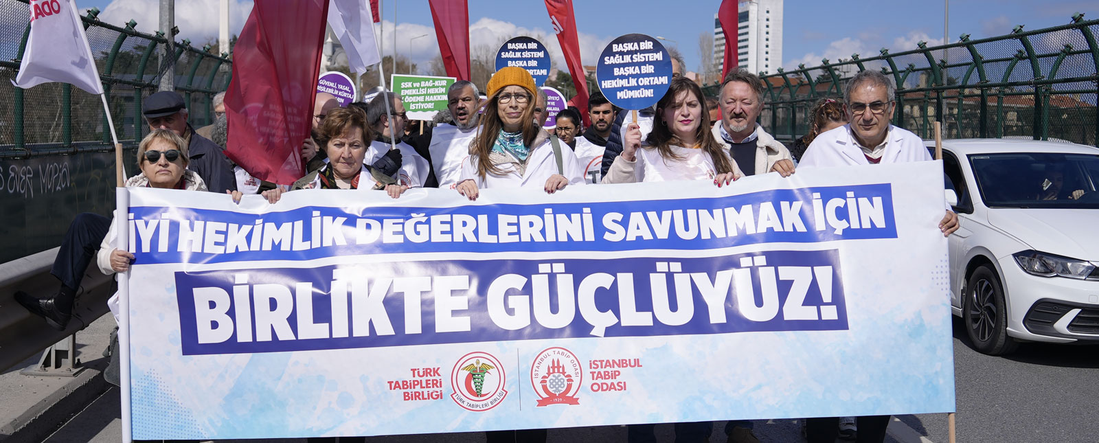 Haydarpaşa’dan Kadıköy’e Geleneksel Büyük Hekim Yürüyüşümüzü Gerçekleştirdik: Birlikte Güçlüyüz, İyi Hekimlik Değerlerini Savunuyoruz!