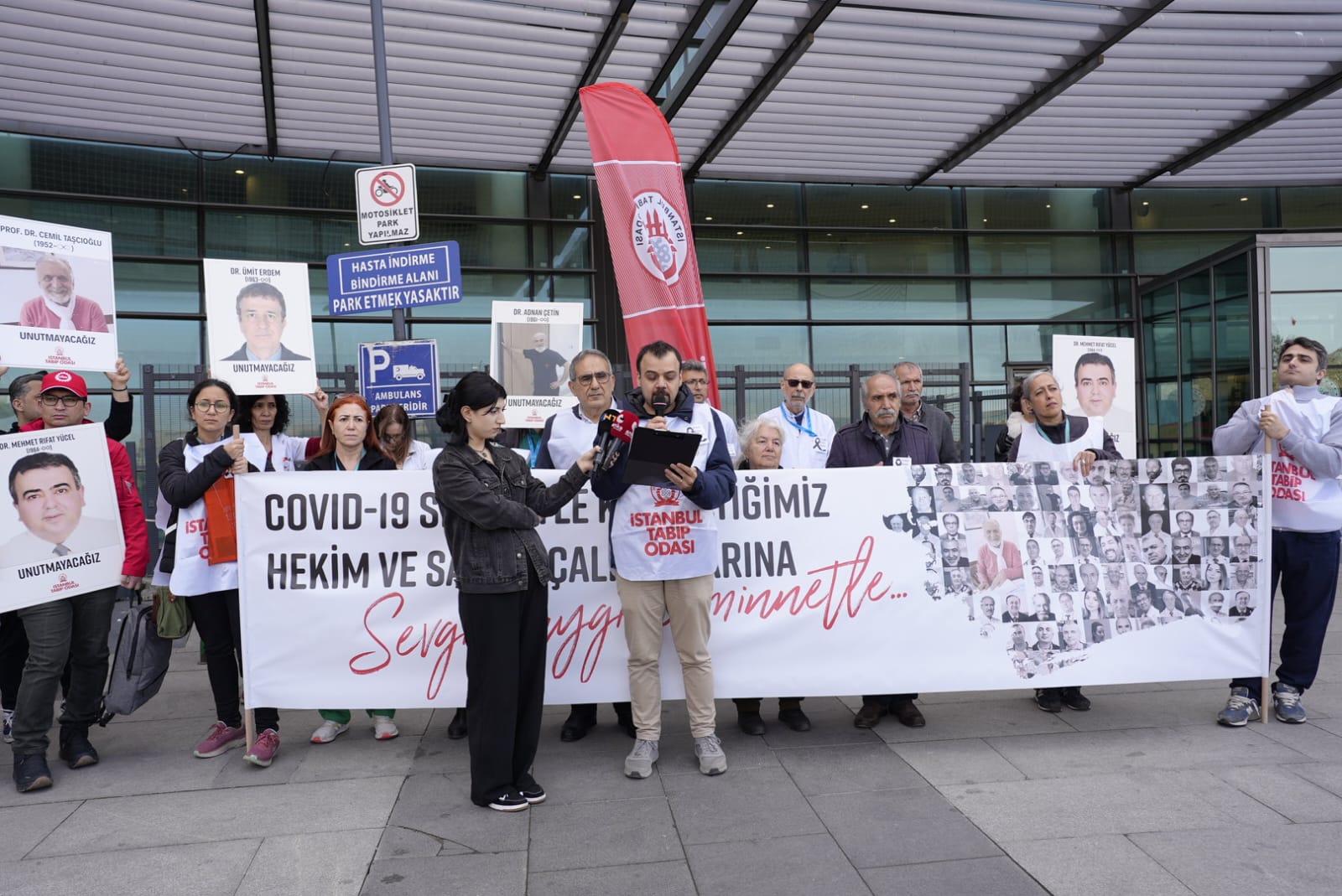 COVID-19 Nedeniyle Kaybettiğimiz Hekim ve Sağlık Çalışanlarını Andık