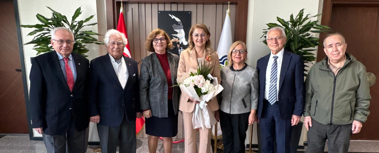 İstanbul Tabip Odası Emekli Hekimler Komisyonu Bakırköy Belediye Başkanı Dr. Ayşegül Ovalıoğlu'nu Ziyaret Etti