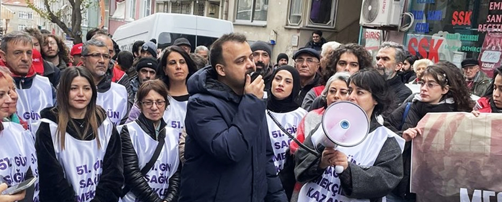 Özel Okmeydanı Hastanesi Sağlık Emekçileri Gasbedilen Haklarını Mücadeleyle Geri Aldı