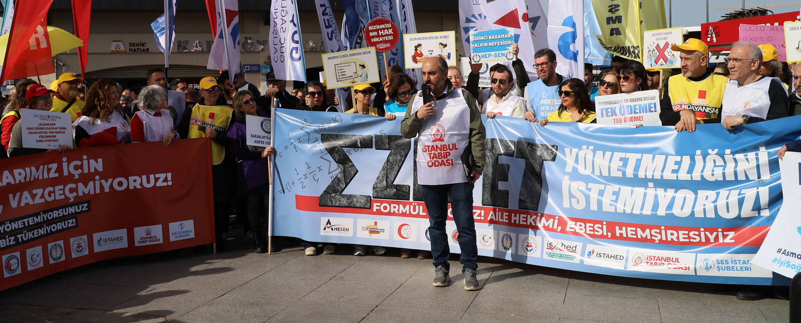 Aile Sağlığı Merkezi Çalışanlarından Eziyet Yönetmeliğine Tepki: Birinci Basamağı Zayıflatan, Çalışanı Yoksullaştıran, Emeği Değersizleştiren Bu Anlayışı Reddediyoruz!